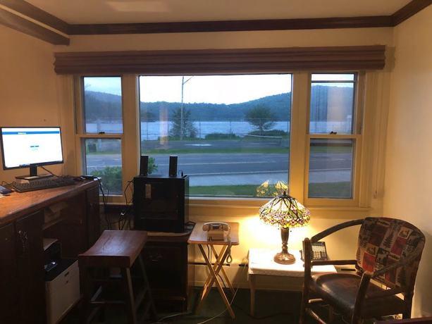Imagen de los interiores del Hotel Sara Placid Inn and Suites. Foto 18