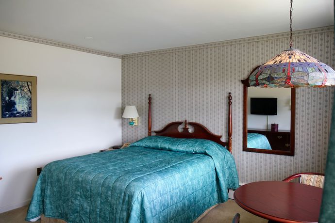 Imagen de la habitación del Hotel Sara Placid Inn and Suites. Foto 11
