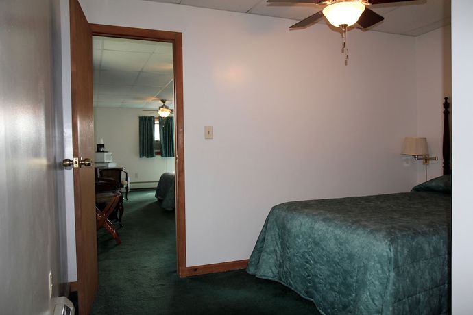 Imagen de la habitación del Hotel Sara Placid Inn and Suites. Foto 16