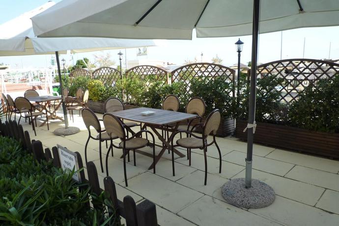 Imagen de los exteriores del Hotel Sara, Rimini. Foto 10