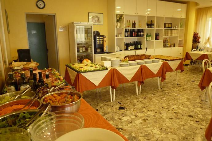 Imagen del bar/restaurante del Hotel Sara, Rimini. Foto 4