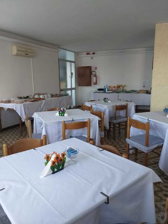 Imagen del bar/restaurante del Hotel Sara, Santa Maria Al Bagno. Foto 5