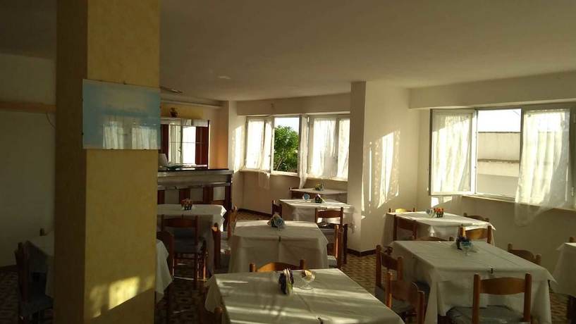 Imagen del bar/restaurante del Hotel Sara, Santa Maria Al Bagno. Foto 7