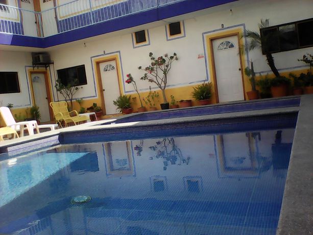 Imagen de la piscina del Hotel Sarabi Barra De Navidad. Foto 16