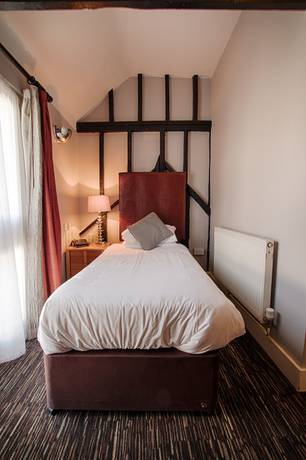 Imagen de la habitación del Hotel Saracens Head. Foto 5