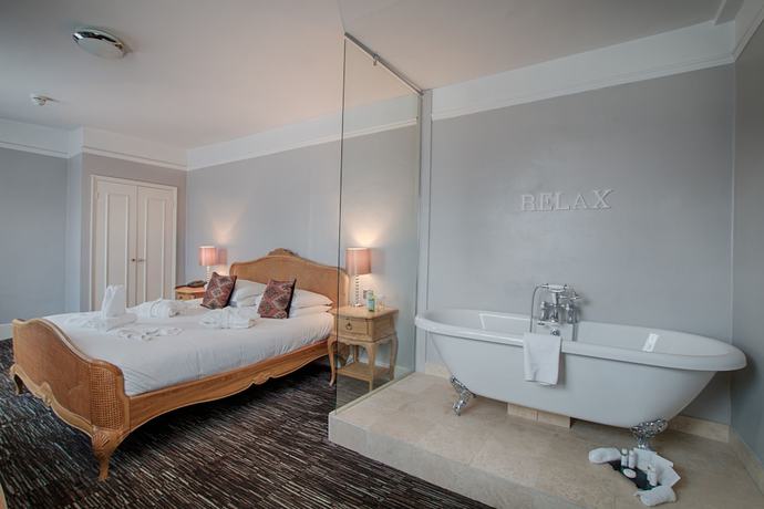 Imagen de la habitación del Hotel Saracens Head. Foto 8