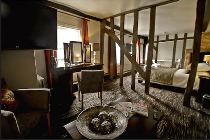 Imagen de la habitación del Hotel Saracens Head. Foto 9