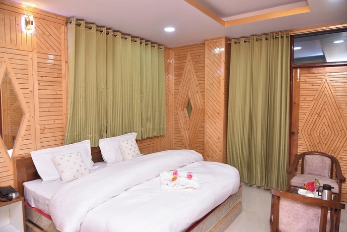 Imagen de la habitación del Hotel Sarahan Holliday Inn. Foto 6