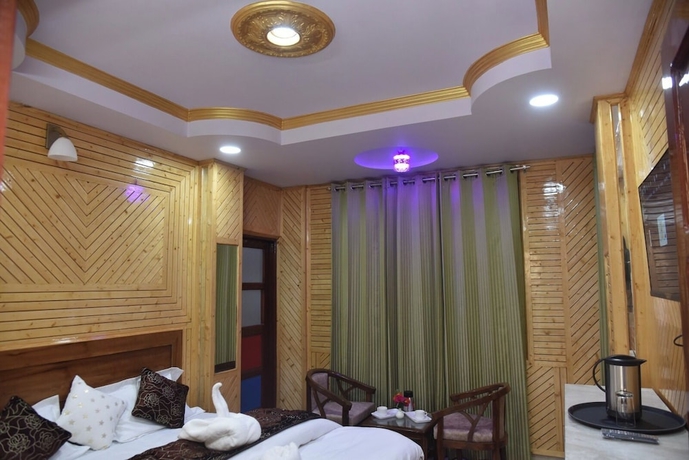 Imagen de la habitación del Hotel Sarahan Holliday Inn. Foto 7