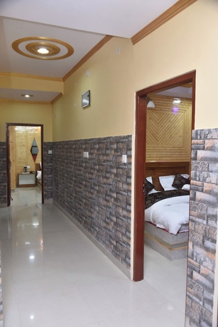 Imagen de la habitación del Hotel Sarahan Holliday Inn. Foto 10