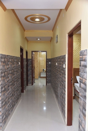 Imagen de los interiores del Hotel Sarahan Holliday Inn. Foto 11