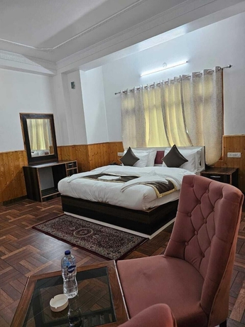 Imagen de la habitación del Hotel Sarahan Inn. Foto 10
