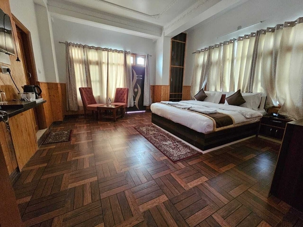 Imagen de la habitación del Hotel Sarahan Inn. Foto 11