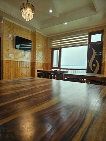 Imagen del bar/restaurante del Hotel Sarahan Inn. Foto 7