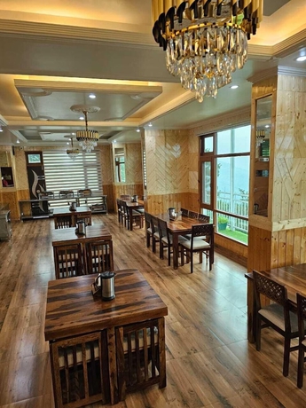 Imagen del bar/restaurante del Hotel Sarahan Inn. Foto 9