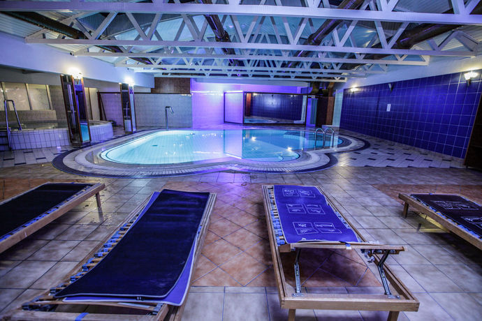 Imagen de la piscina del Hotel Saraj. Foto 13