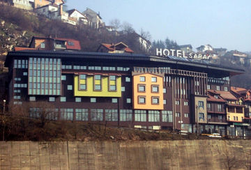 Imagen de los exteriores del Hotel Saraj. Foto 9