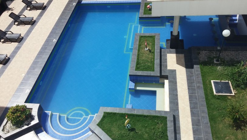 Imagen de la piscina del Hotel Saraje. Foto 20