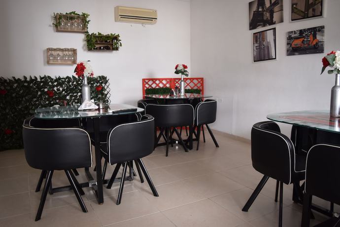 Imagen del bar/restaurante del Hotel Saraje. Foto 4