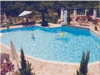 Imagen de la piscina del Hotel Sarakina Apartments. Foto 21