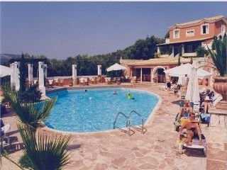 Imagen de la piscina del Hotel Sarakina Apartments. Foto 23