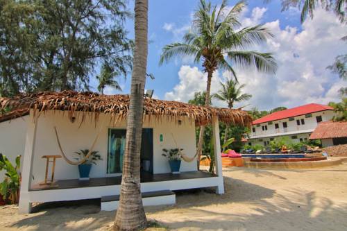 Imagen de la habitación del Hotel Sarana Bungalows. Foto 6