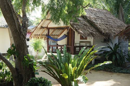 Imagen de la habitación del Hotel Sarana Bungalows. Foto 12
