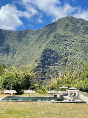 Imagen de la piscina del Hotel Sarana Hôtel and Spa. Foto 13