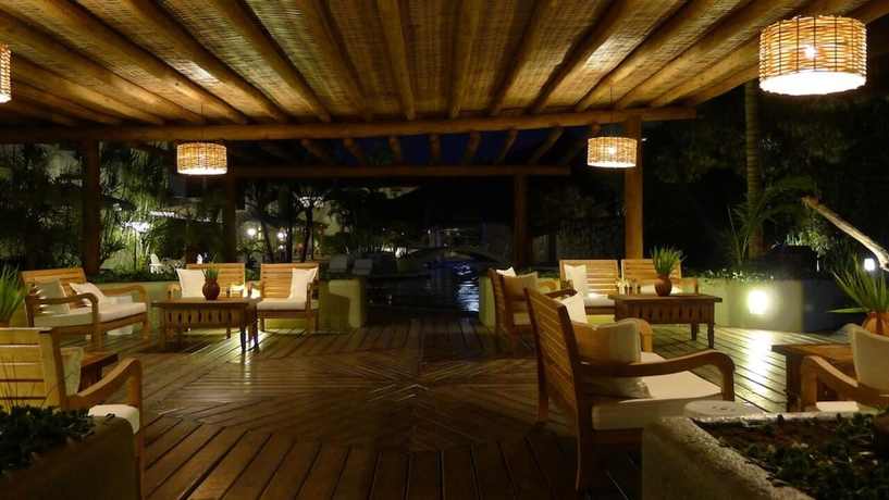 Imagen del bar/restaurante del Hotel Sarana Praia. Foto 3