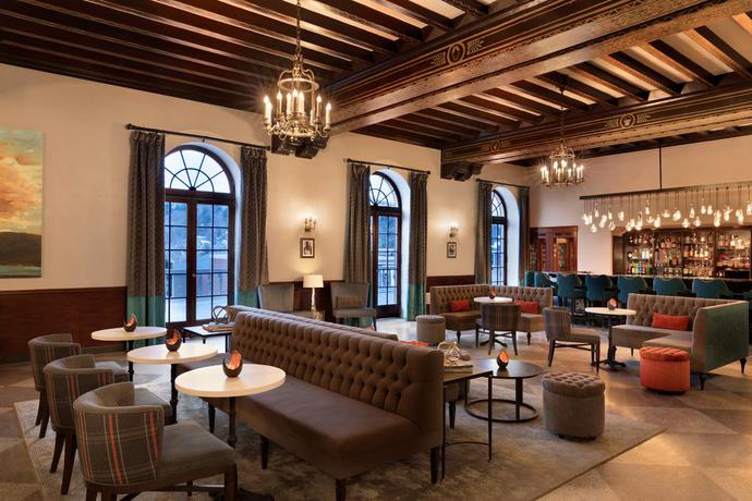 Imagen de los interiores del Hotel Saranac, Curio Collection By Hilton. Foto 6