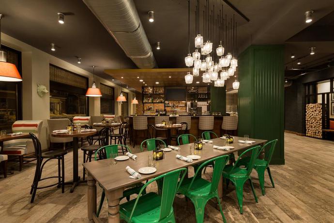 Imagen del bar/restaurante del Hotel Saranac, Curio Collection By Hilton. Foto 3
