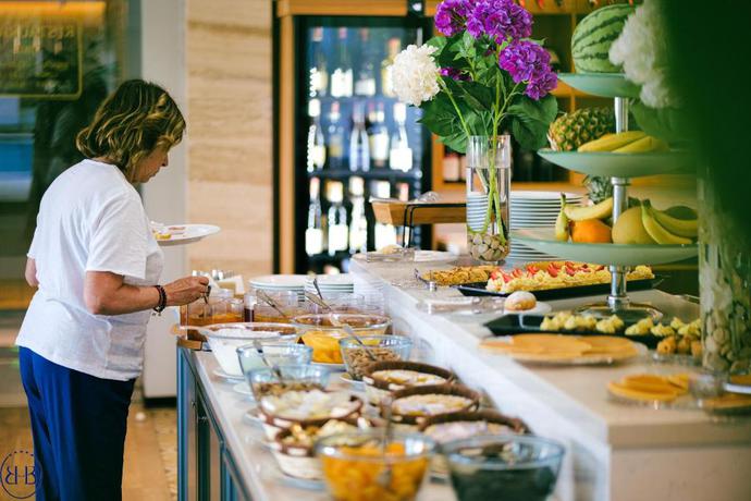 Imagen del bar/restaurante del Hotel Saranda Butrinti, Affiliated by Melia. Foto 2