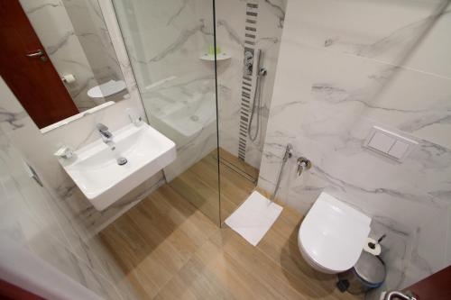 Imagen de la habitación del Hotel Saranda International. Foto 6