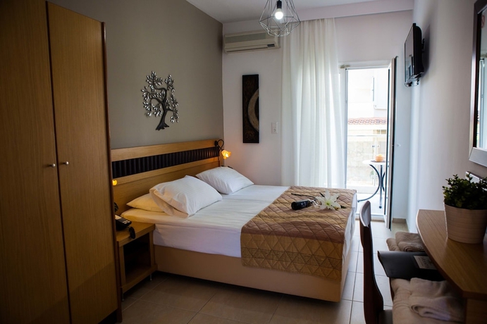 Imagen de la habitación del Hotel Sarantis. Foto 2