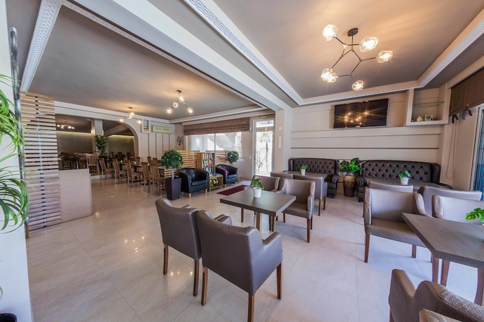 Imagen de los interiores del Hotel Sarantis. Foto 19