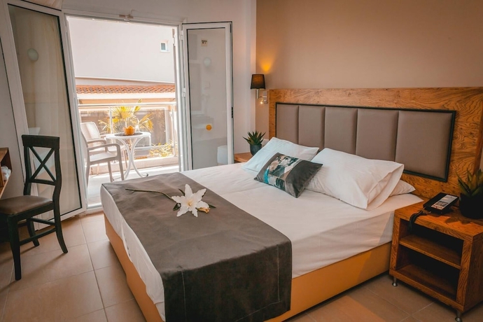 Imagen de la habitación del Hotel Sarantis. Foto 9