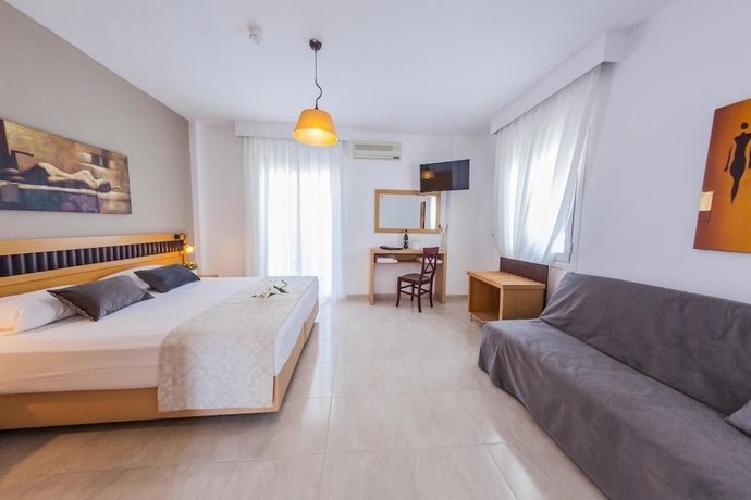 Imagen de la habitación del Hotel Sarantis. Foto 12