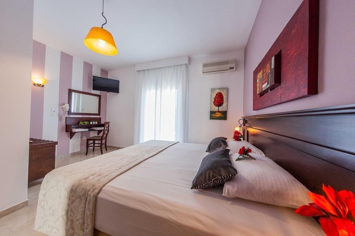 Imagen de la habitación del Hotel Sarantis. Foto 13