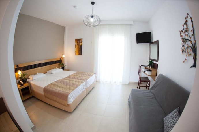 Imagen de la habitación del Hotel Sarantis. Foto 14
