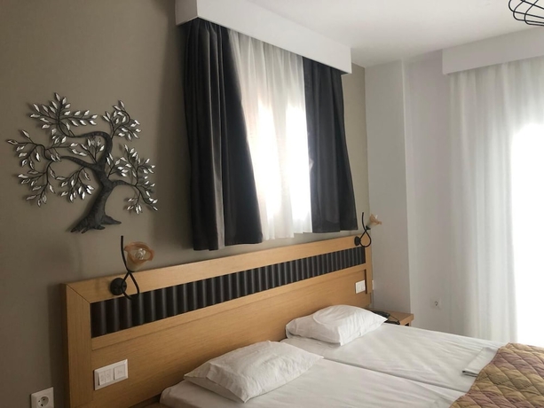 Imagen de la habitación del Hotel Sarantis. Foto 15