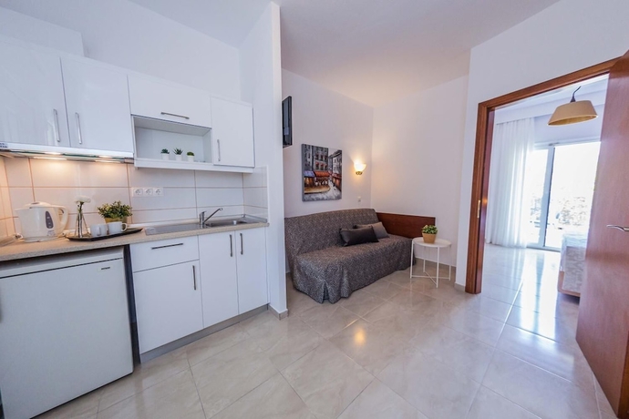 Imagen de la habitación del Hotel Sarantis. Foto 16