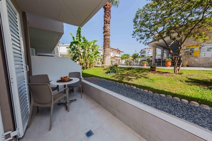 Imagen de la habitación del Hotel Sarantis. Foto 17