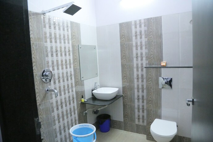 Imagen de la habitación del Hotel Saraogi Palace. Foto 7