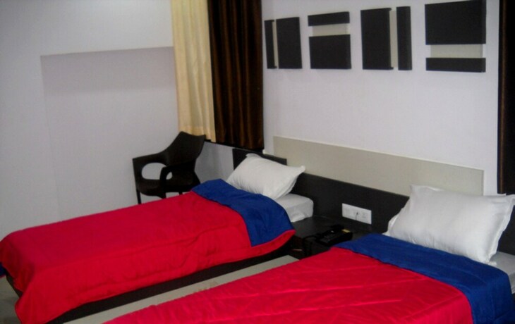 Imagen de la habitación del Hotel Saraogi Palace. Foto 9