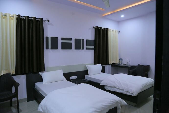 Imagen de la habitación del Hotel Saraogi Palace. Foto 10