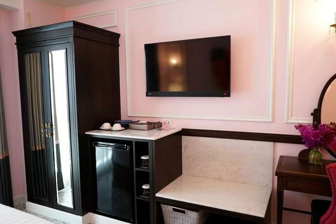 Imagen de la habitación del Hotel Sara's. Foto 30