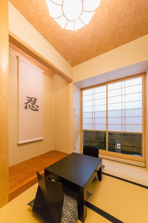 Imagen de la habitación del Hotel Sarasa Namba. Foto 17