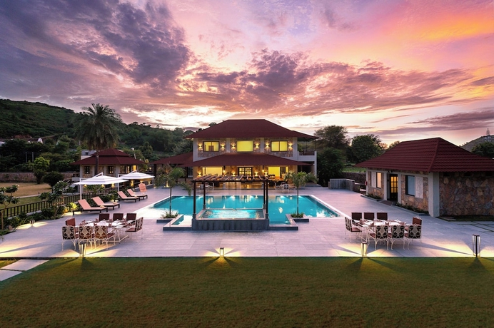 Imagen de la piscina del Hotel Sarasiruham Resort Private Pool Villa. Foto 19