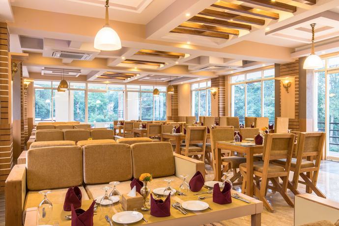 Imagen del bar/restaurante del Hotel Sarathi. Foto 2