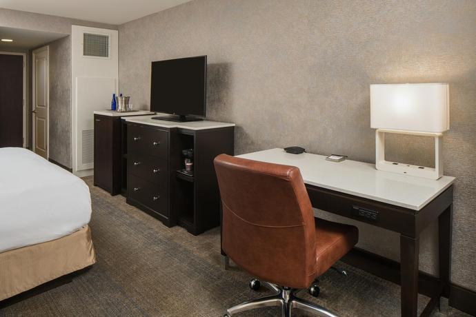 Imagen de la habitación del Hotel Saratoga Hilton. Foto 6